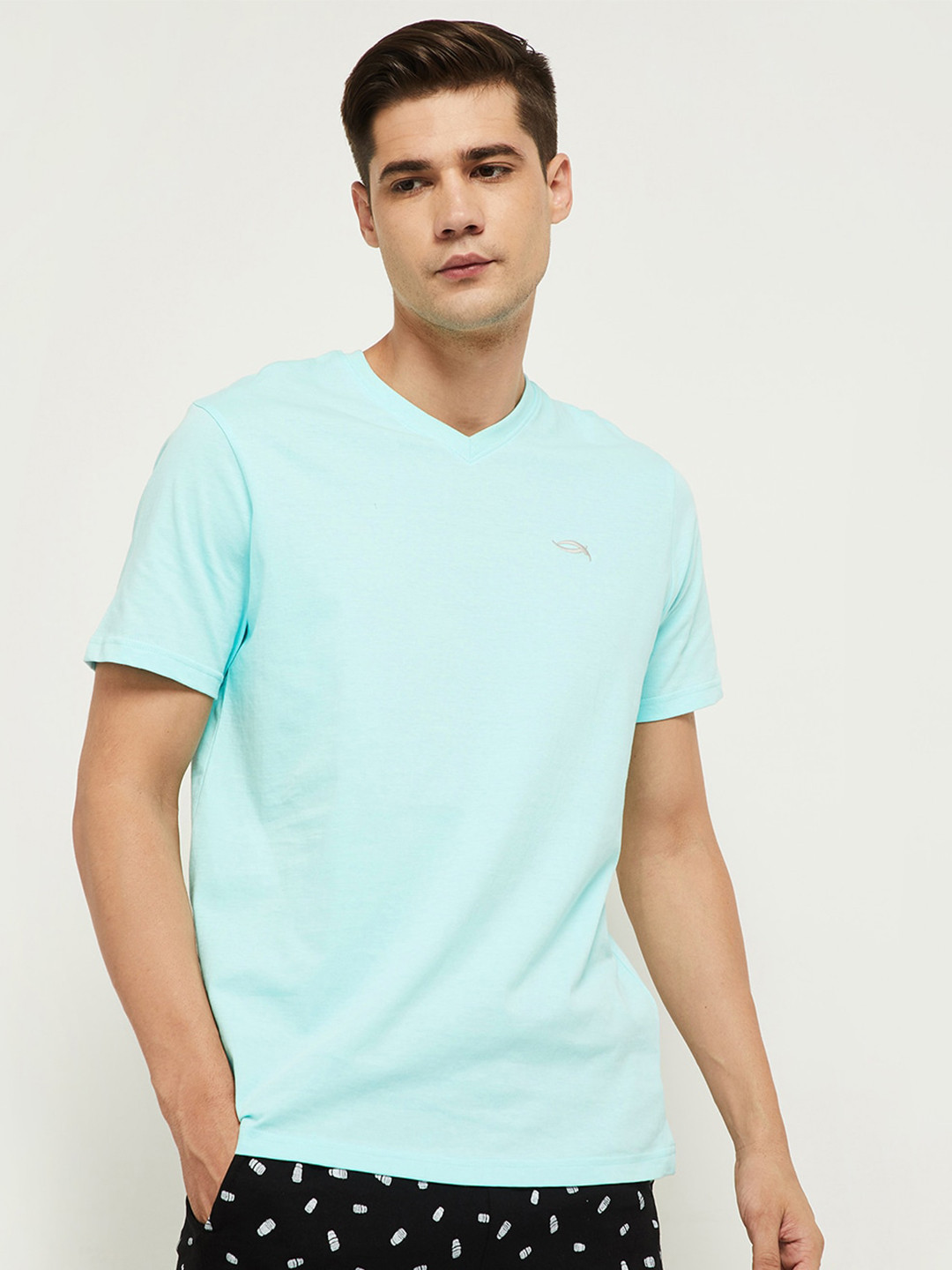 

max Men Turquoise Blue Pure Cotton Solid V-Neck Pure Cotton T-shirt