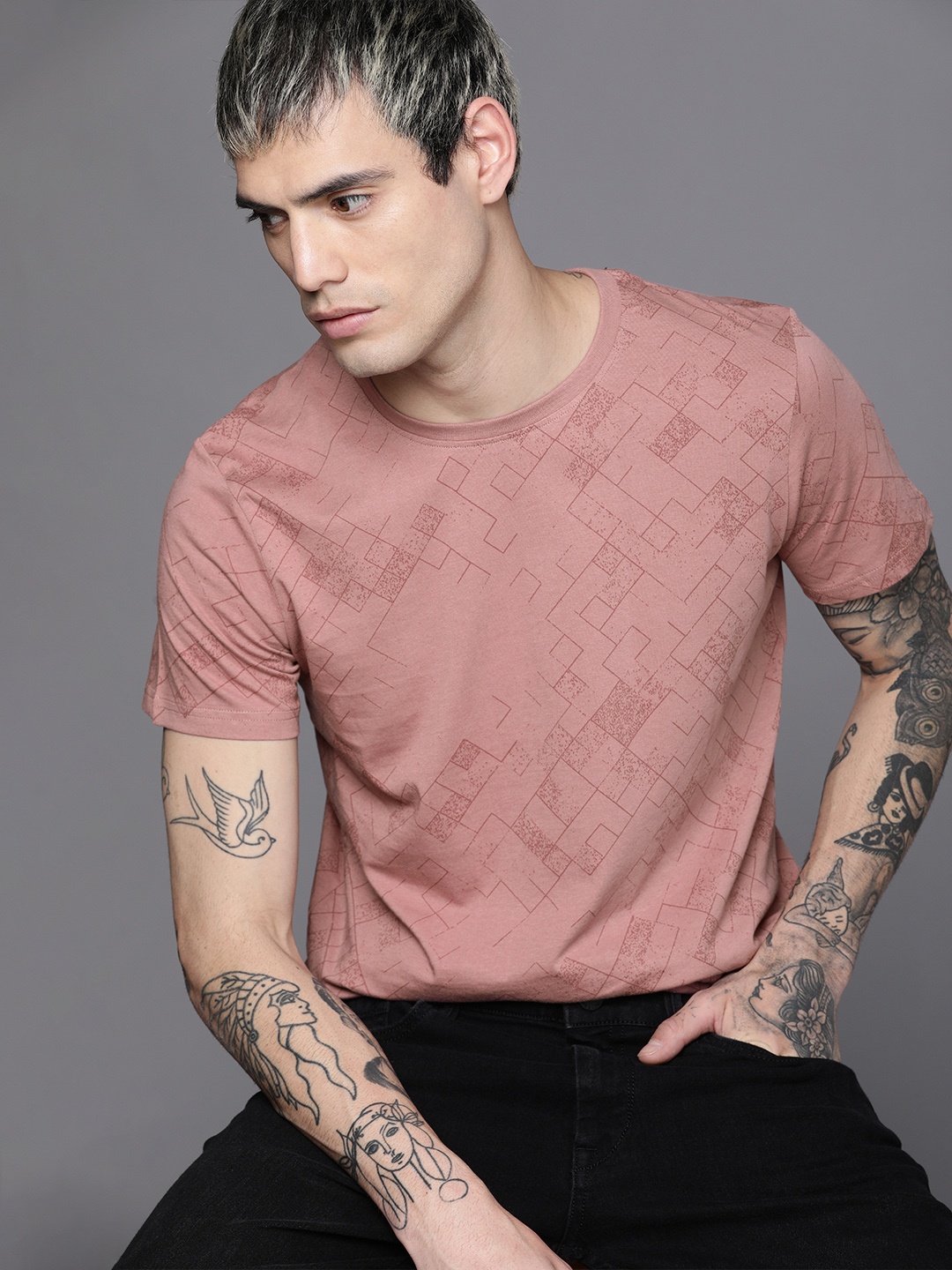 

WROGN Men Rose Printed Slim Fit T-shirt