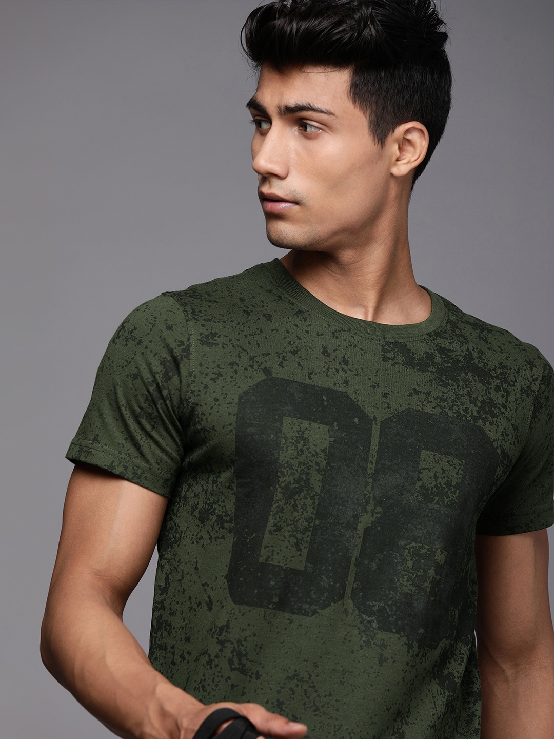 

WROGN Men Olive Green Typography Printed T-shirt