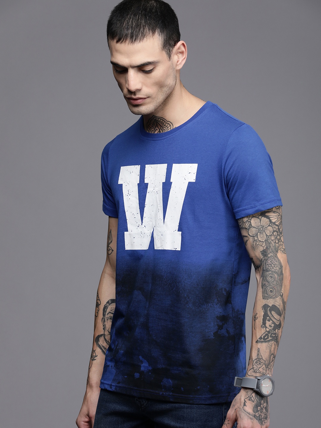 

WROGN Men Blue & Black Brand Logo Printed Slim Fit T-shirt