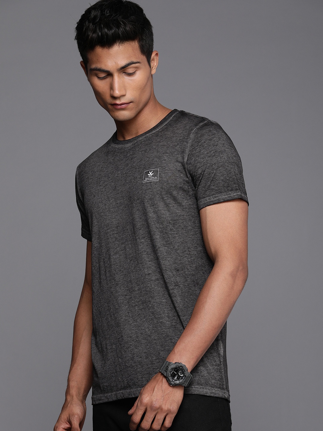 

WROGN Men Black Slim Fit Solid Round Neck T-shirt