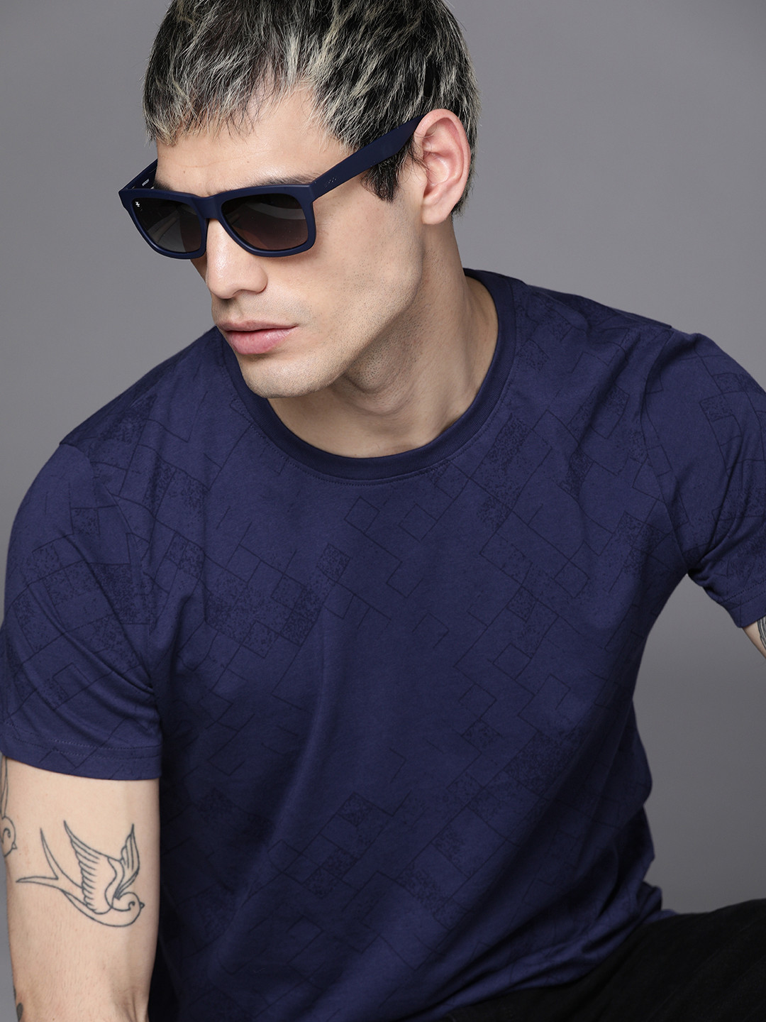 

WROGN Men Blue Printed Slim Fit T-shirt