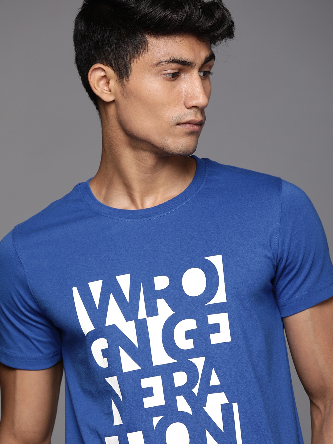 

WROGN Men Blue Typography Printed Slim Fit T-shirt