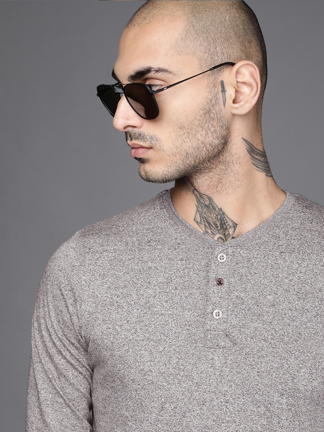 

WROGN Men Grey Melange Henley Neck Slim Fit T-shirt