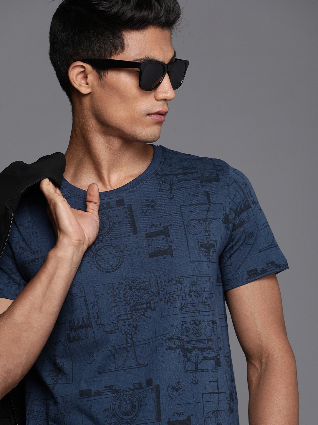 

WROGN Men Navy Blue & Black Printed Slim Fit Round Neck Pure Cotton T-shirt