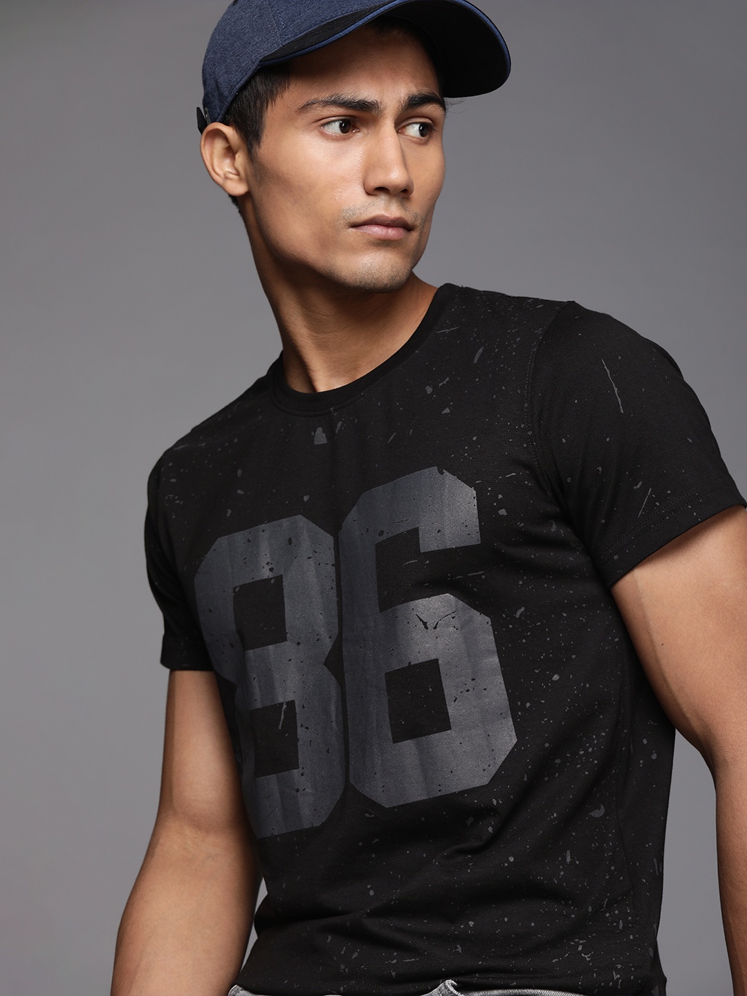 

WROGN Men Black Printed Slim Fit T-shirt