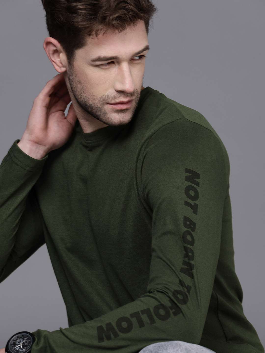 

WROGN Men Olive Green Solid Slim Fit T-shirt