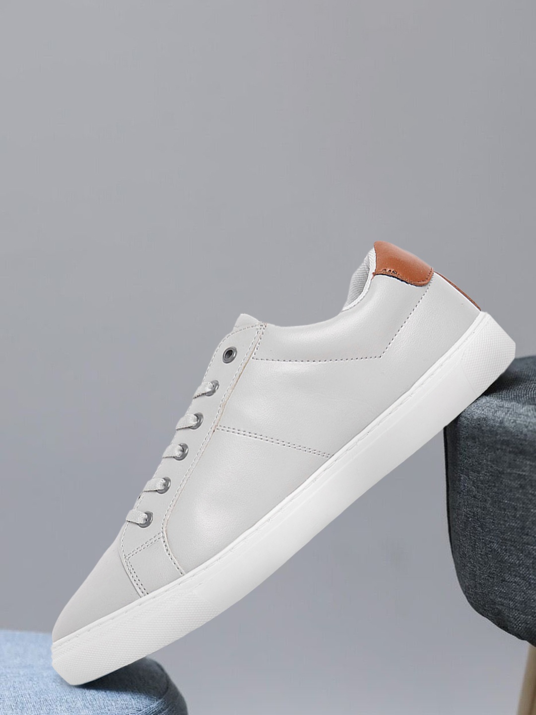 

WROGN Men Grey Solid Sneakers
