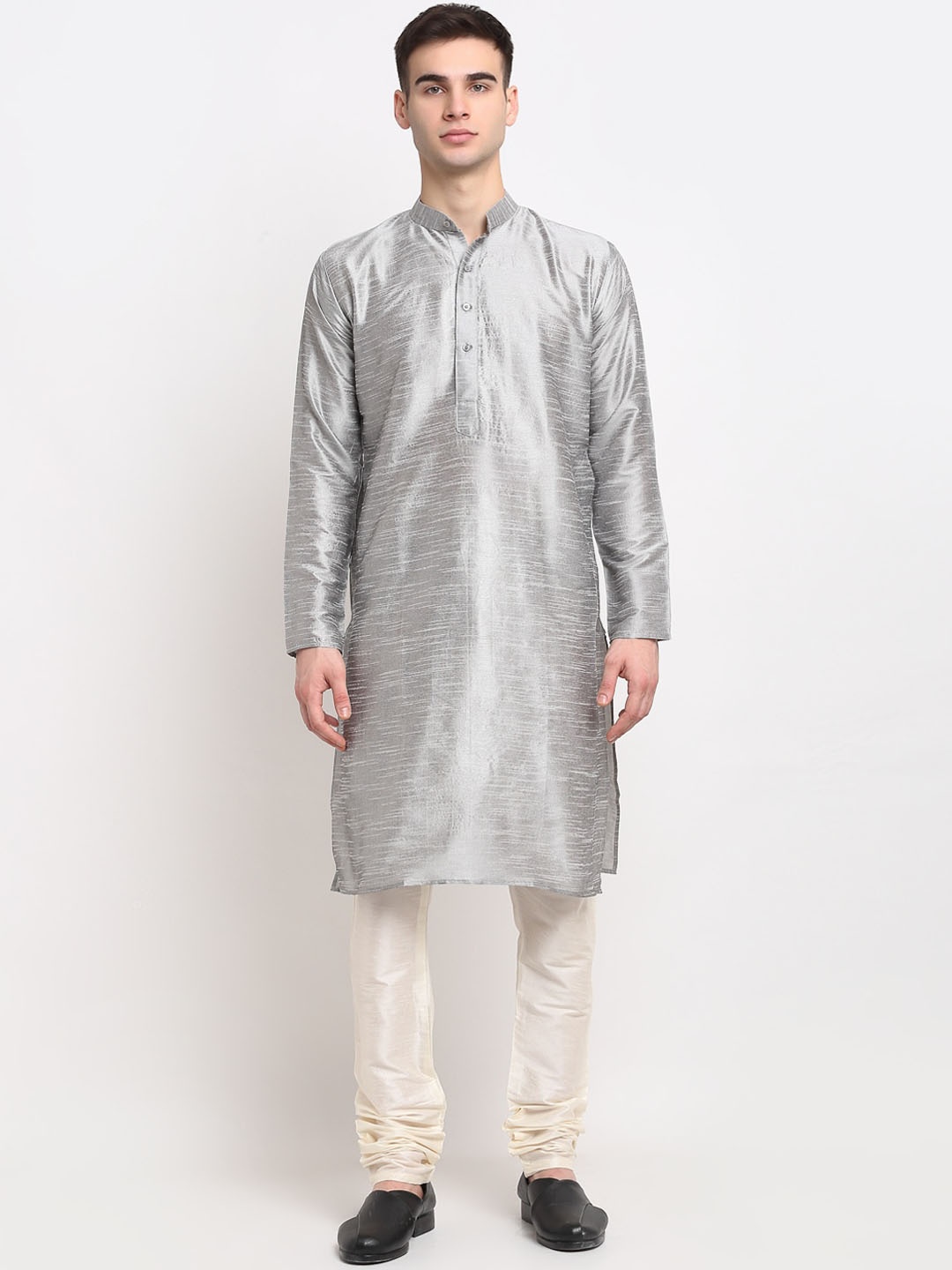 

Jompers Men Silver-Toned Self Design Dupion Silk Kurta