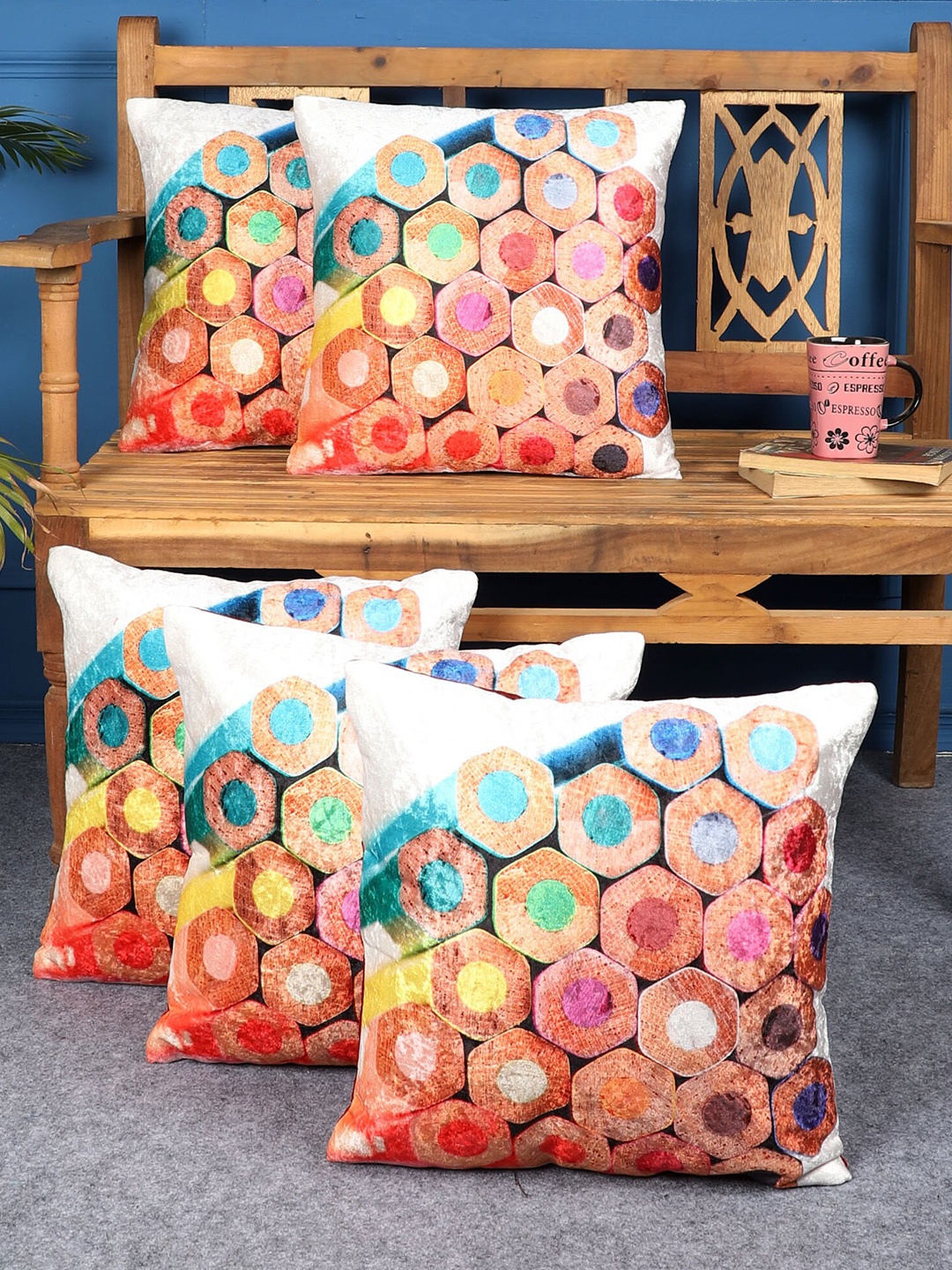 

MFD HOME FURNISHING White & Red Set of 5 Geometric Square Cushion Covers
