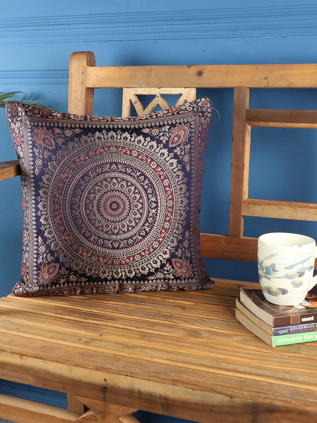 

MFD HOME FURNISHING Blue & Gold-Toned Ethnic Motifs Square Cushion Covers