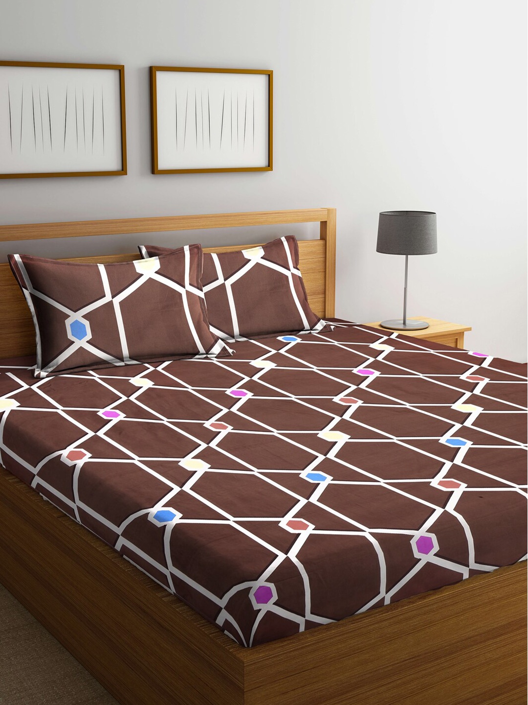 

KLOTTHE Brown & White Geometric 210 TC King Bedsheet with 2 Pillow Covers