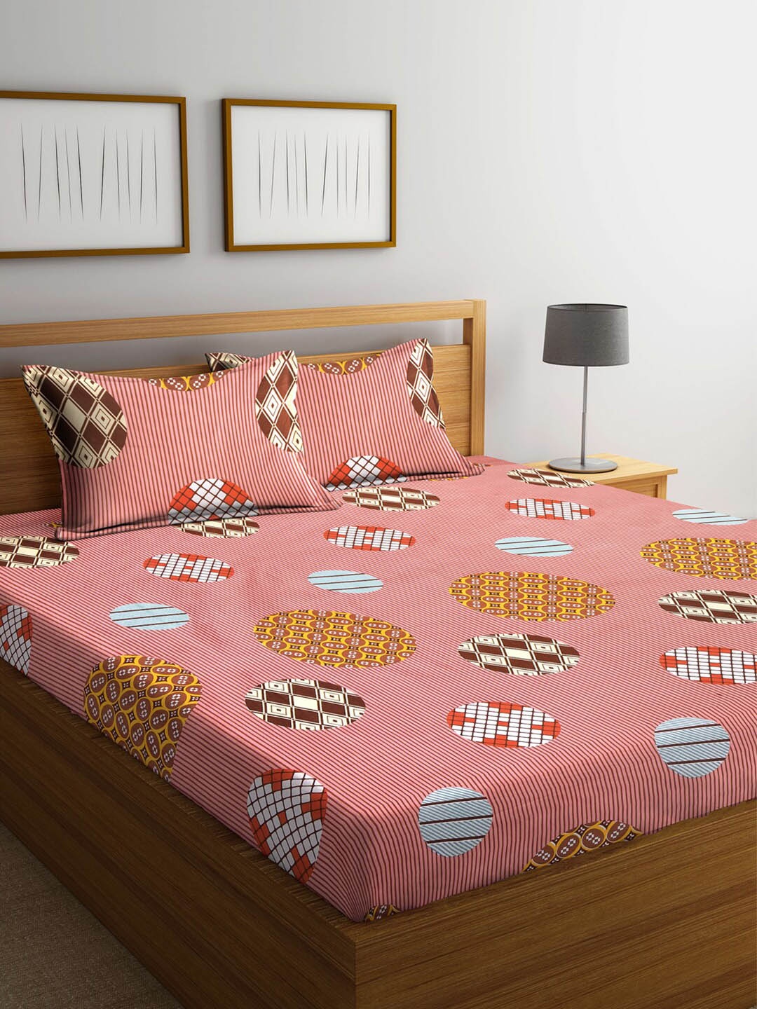 

KLOTTHE Pink & Yellow Geometric 210 TC King Bedsheet with 2 Pillow Covers