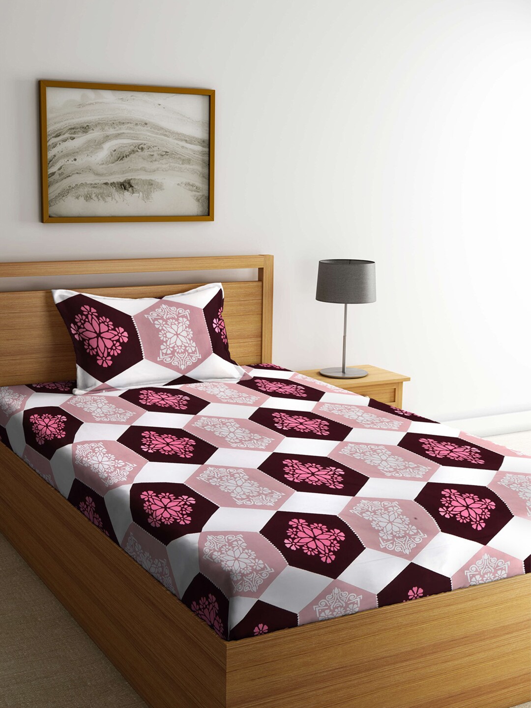 

KLOTTHE Pink & White Geometric 210 TC Single Bedsheet with 1 Pillow Covers