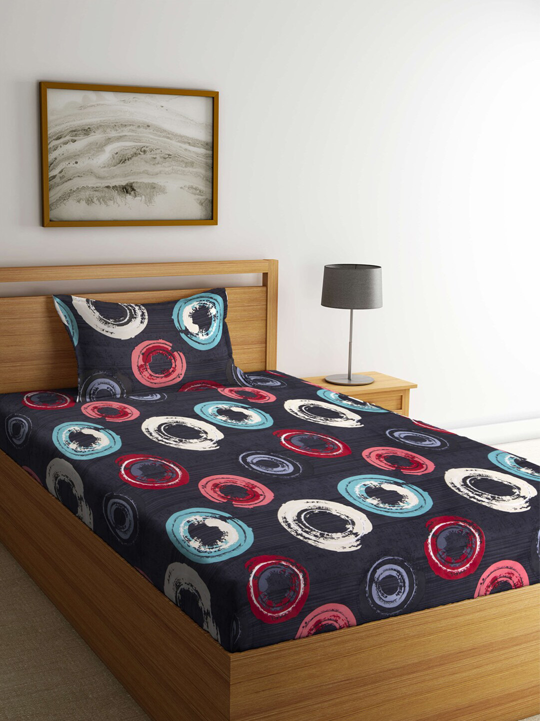 

KLOTTHE Black & Red Geometric 210 TC Single Bedsheet with 1 Pillow Covers