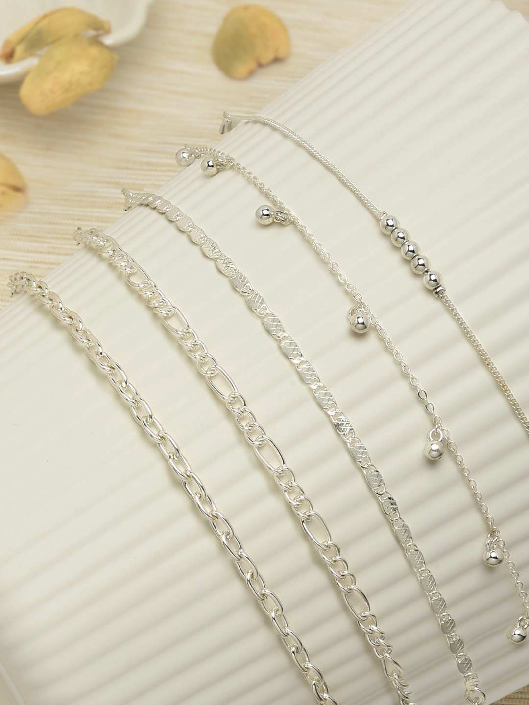 

AMI Women 5 Silver-Toned & Silver-Plated Link Bracelets