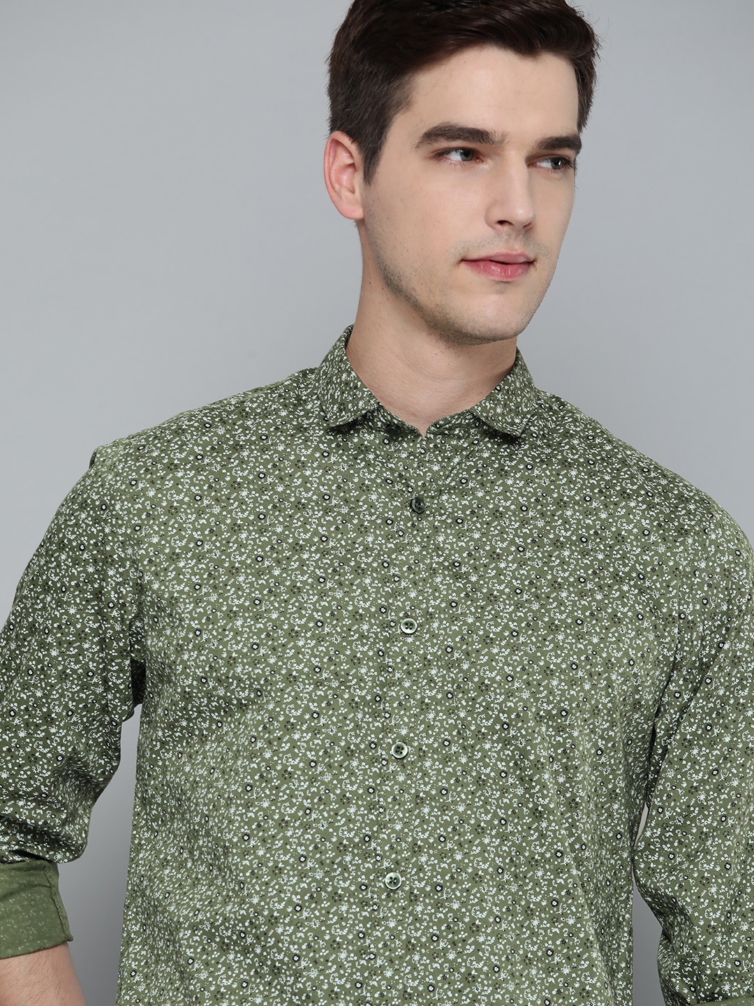 

Mast & Harbour Men Green Floral Printed Casual Shirt
