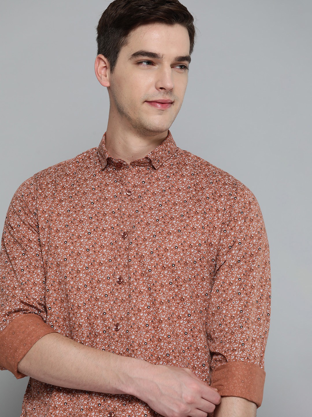 

Mast & Harbour Men Brown & White Cotton Floral Print Regular Fit Casual Shirt