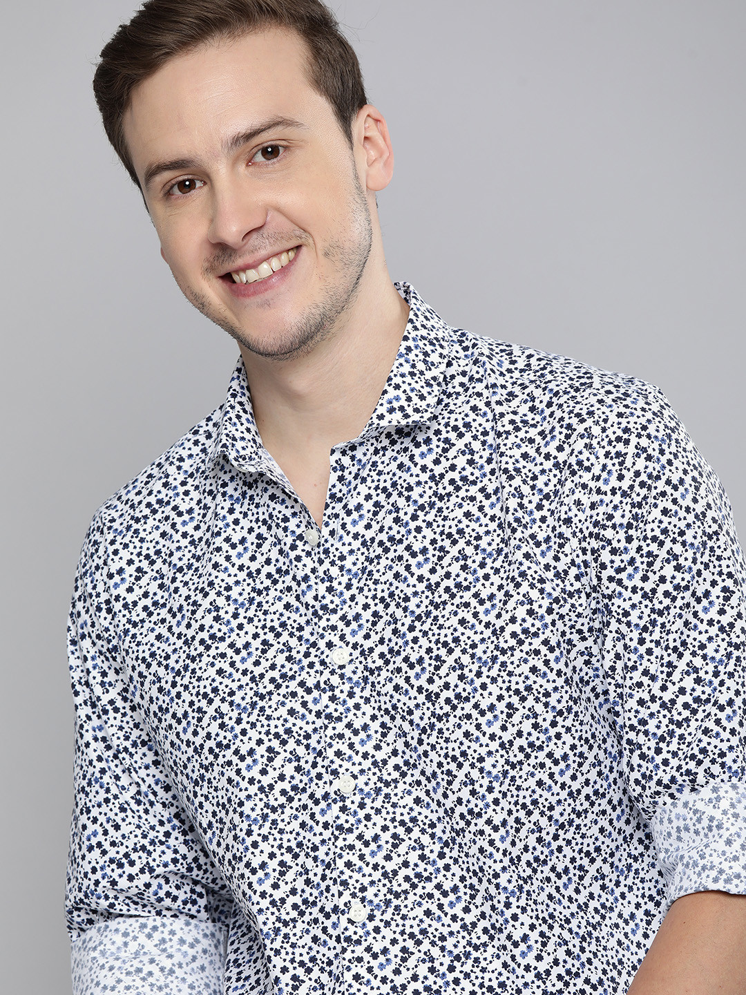 

Mast & Harbour Men Navy Blue & White Slim Fit Floral Printed Opaque Casual Shirt