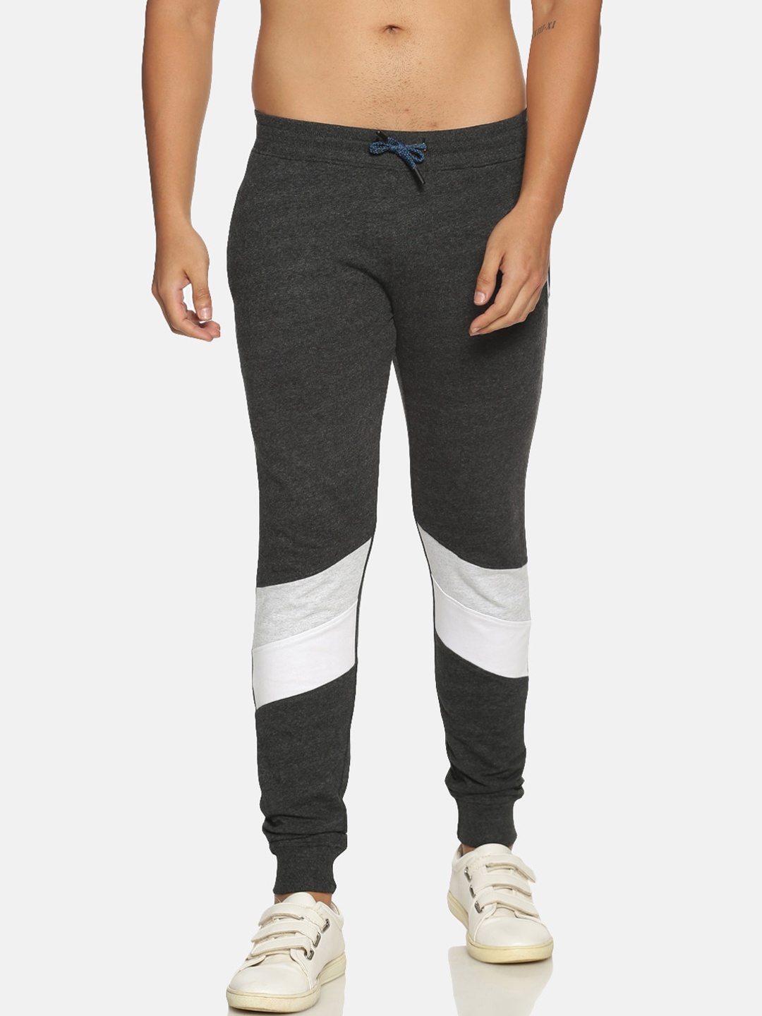 

Chennis Men Charcoal Grey & Silver-Coloured Colourblocked Pure Cotton Slim-Fit Joggers