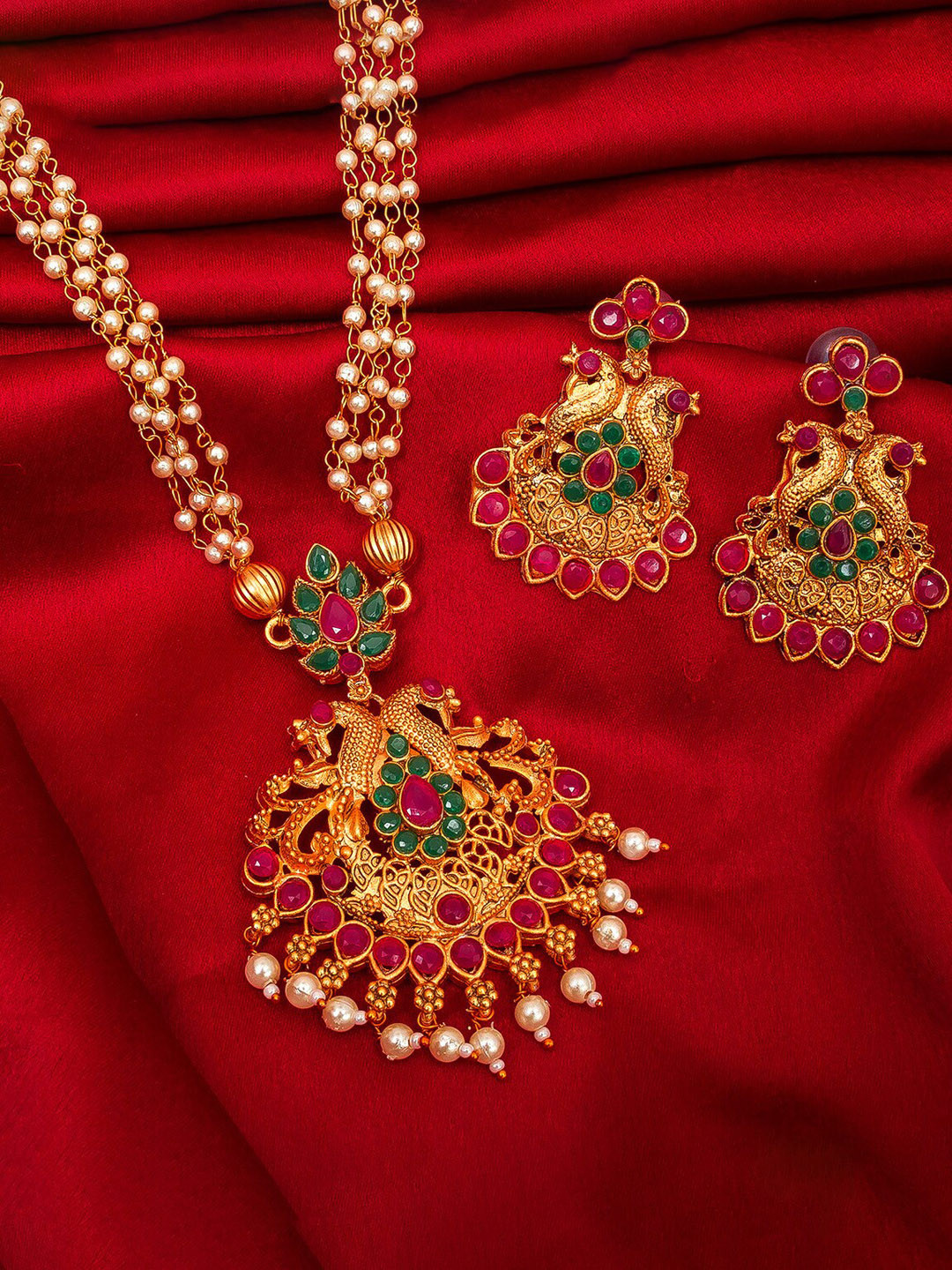 

aadita Gold-Plated White & Red Pearl Beaded & Stone-Studded Temple Jewellery Set