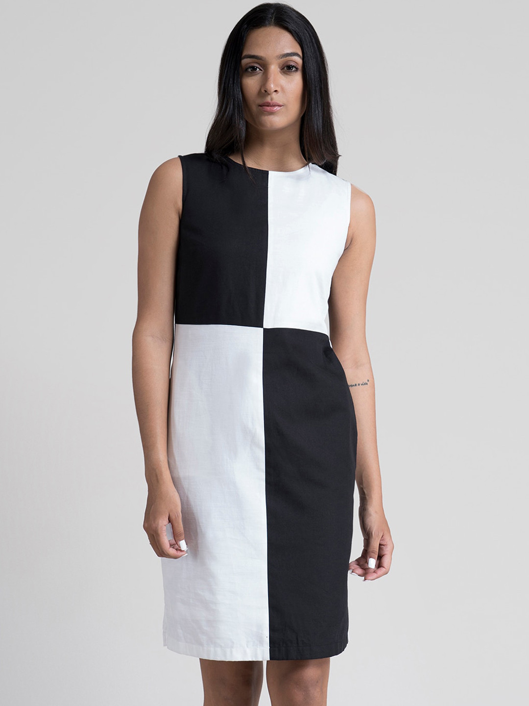 

FableStreet Women Black and White Colourblocked Sheath Dress