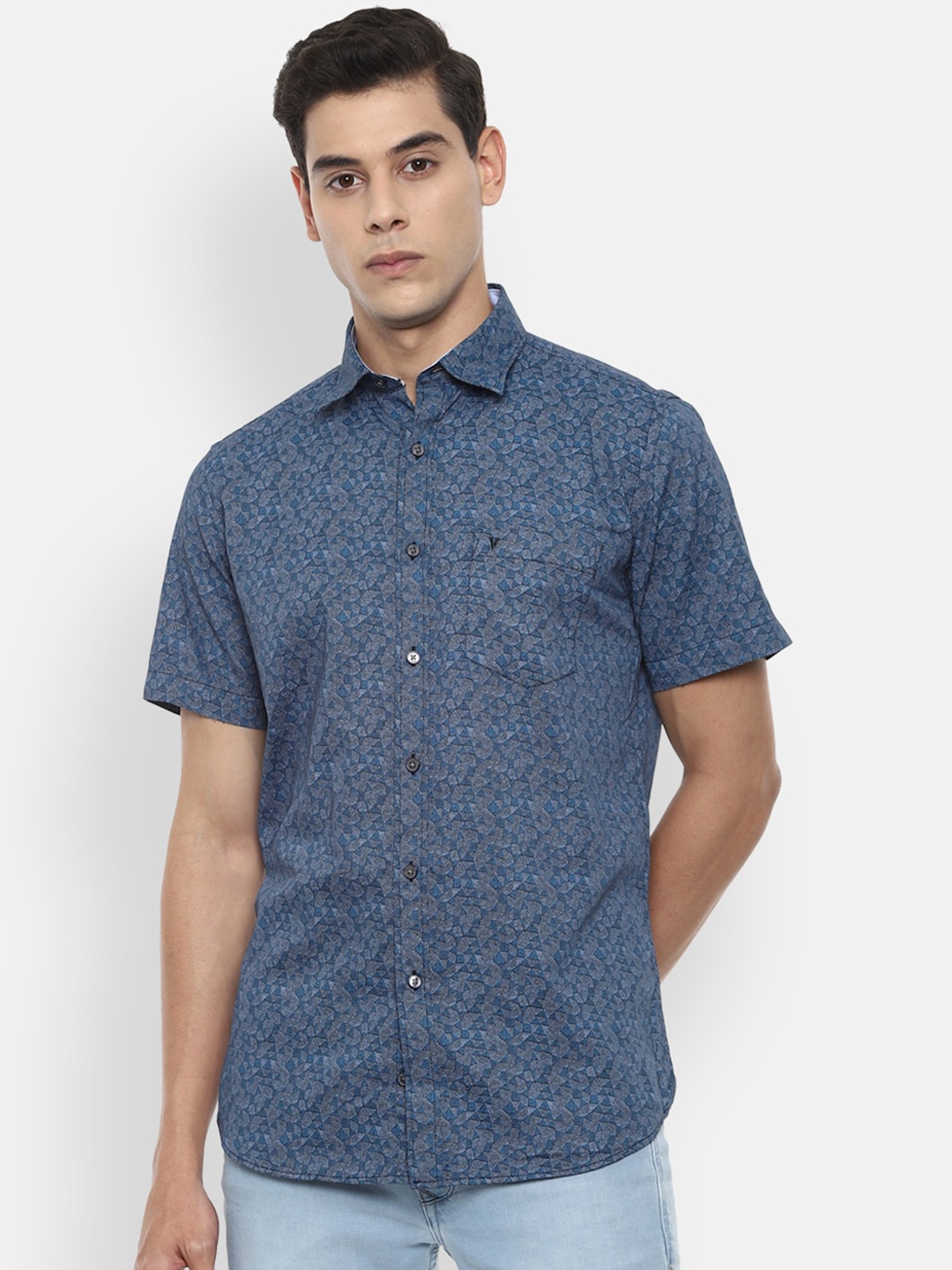 

Van Heusen Sport Men Blue Slim Fit Geometric Printed Pure Cotton Casual Shirt