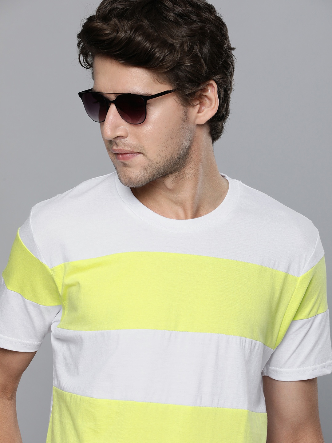 

HERENOW Men White Yellow Striped Pure Cotton T-shirt