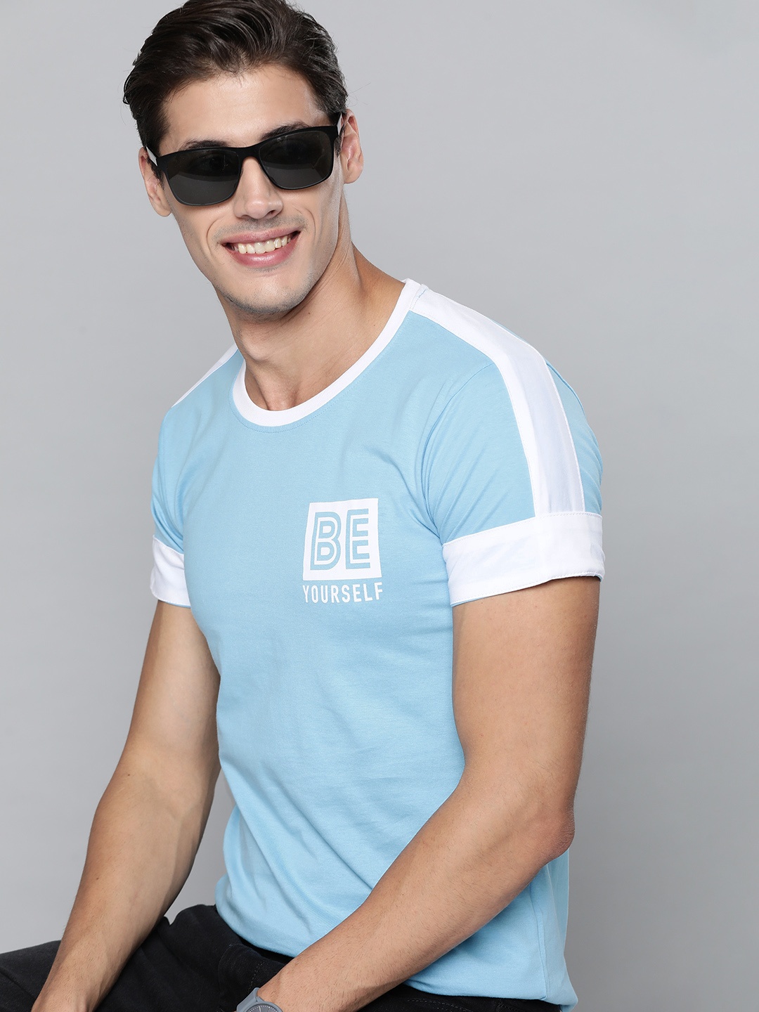 

HERENOW Men Blue White Pure Cotton Printed Detail Pure Cotton T-shirt