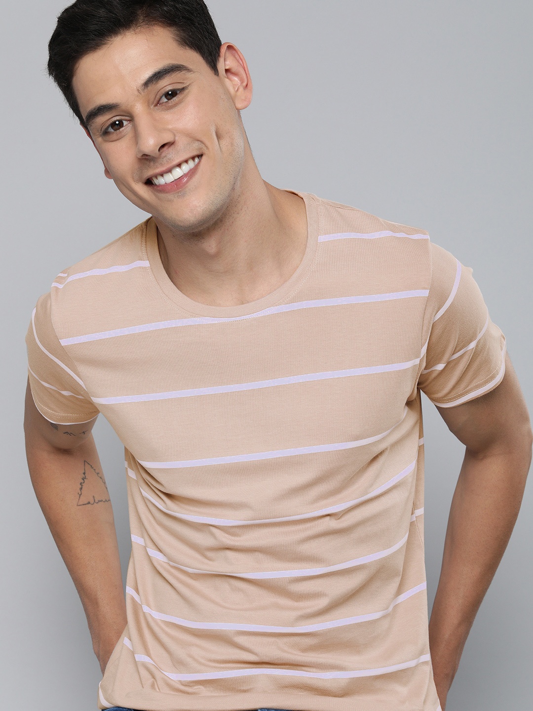 

HERENOW Men Beige White Striped Pure Cotton T-shirt