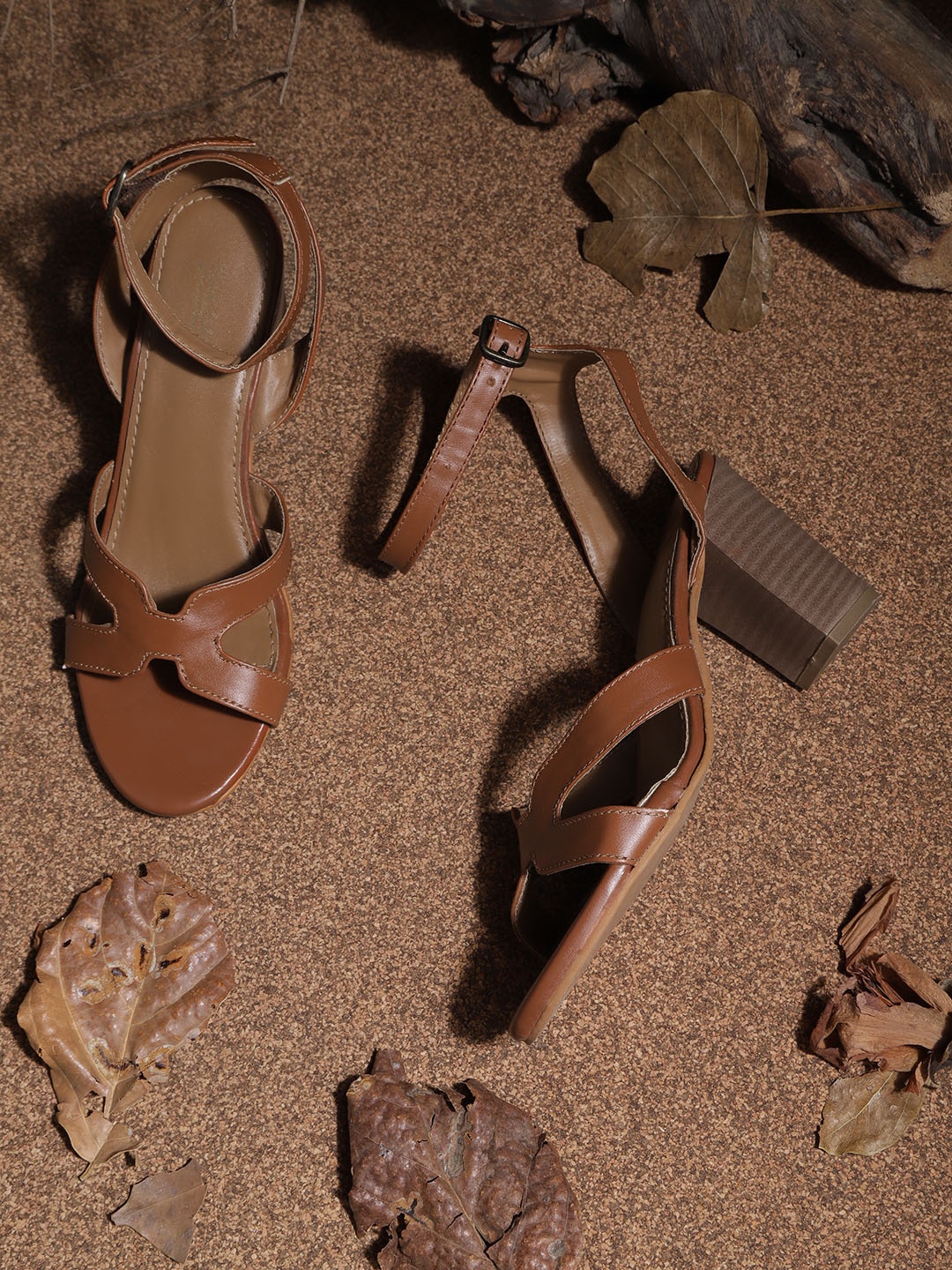

Roadster Tan Brown Solid Block Heels