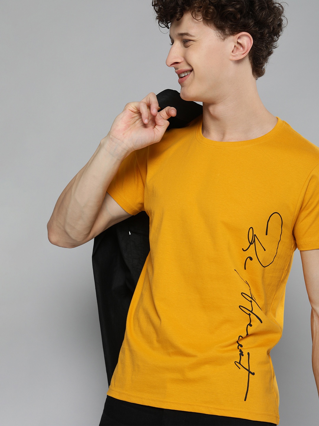 

HERENOW Men Mustard Yellow Black Printed Pure Cotton T-shirt