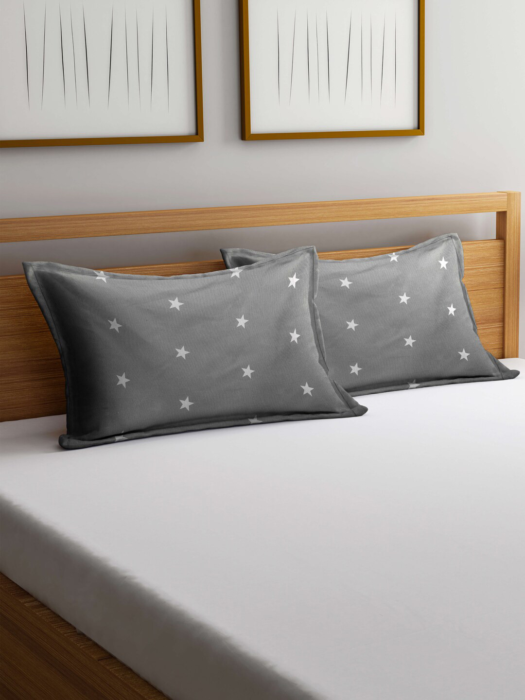 

DREAM WEAVERZ Set Of 2 Grey & White Star Printed Pillow Covers