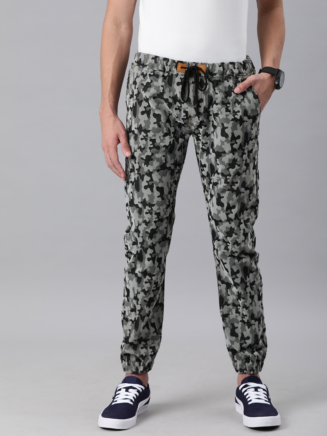

Urbano Fashion Men Grey & Black Grey Camouflage Printed Slim Fit Jogger Jeans