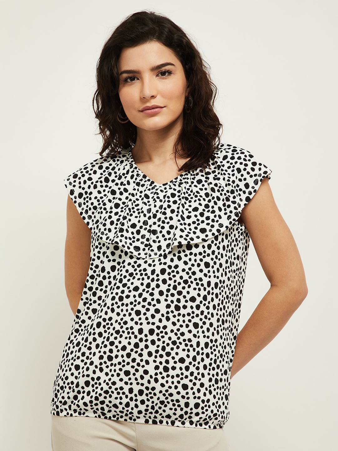

max Women Cream-Coloured & Black Abstract Printed Regular Top