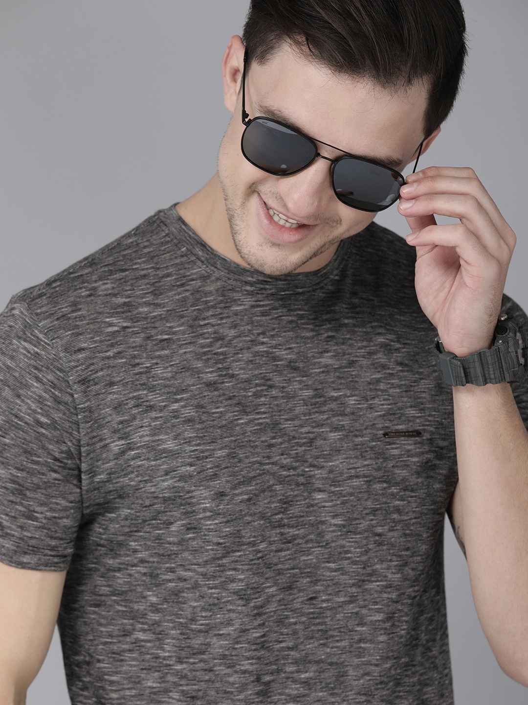

THE BEAR HOUSE Men Charcoal Grey Solid Perfect Fit Pure Cotton T-shirt