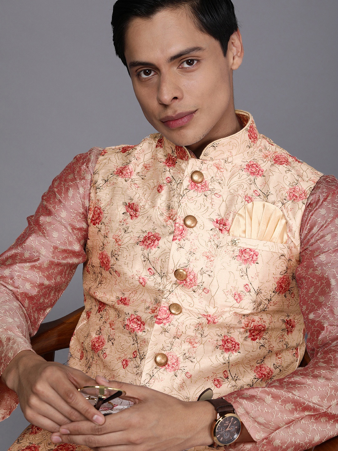 

Manyavar Men Beige & Pink Floral Print & Embroidered Nehru Jacket