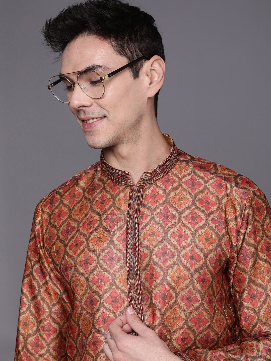 

Manyavar Men Maroon Ethnic Motifs Printed Regular Kurta with Churidar