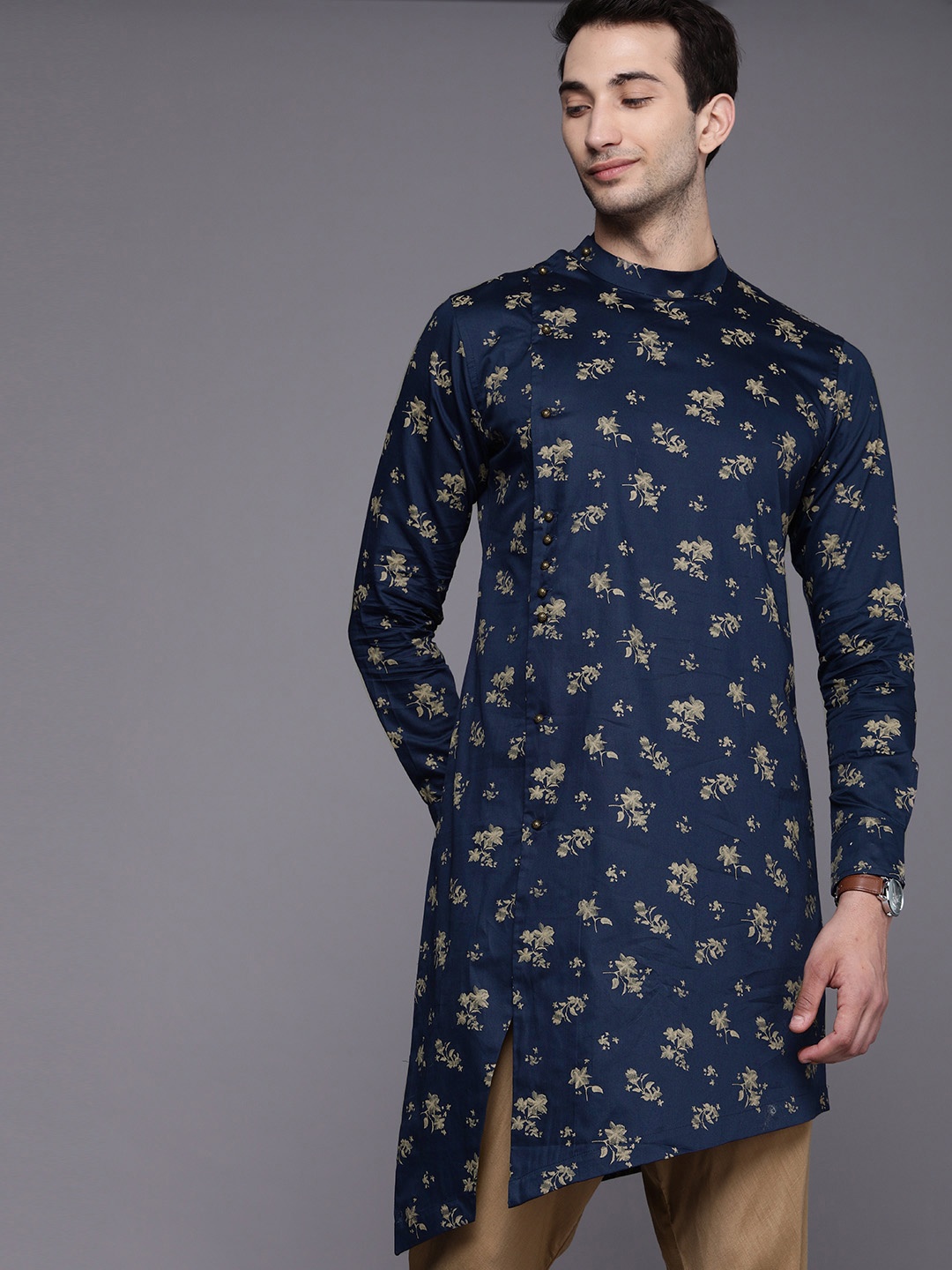 

Manyavar Men Blue Floral Printed Satin Kurta