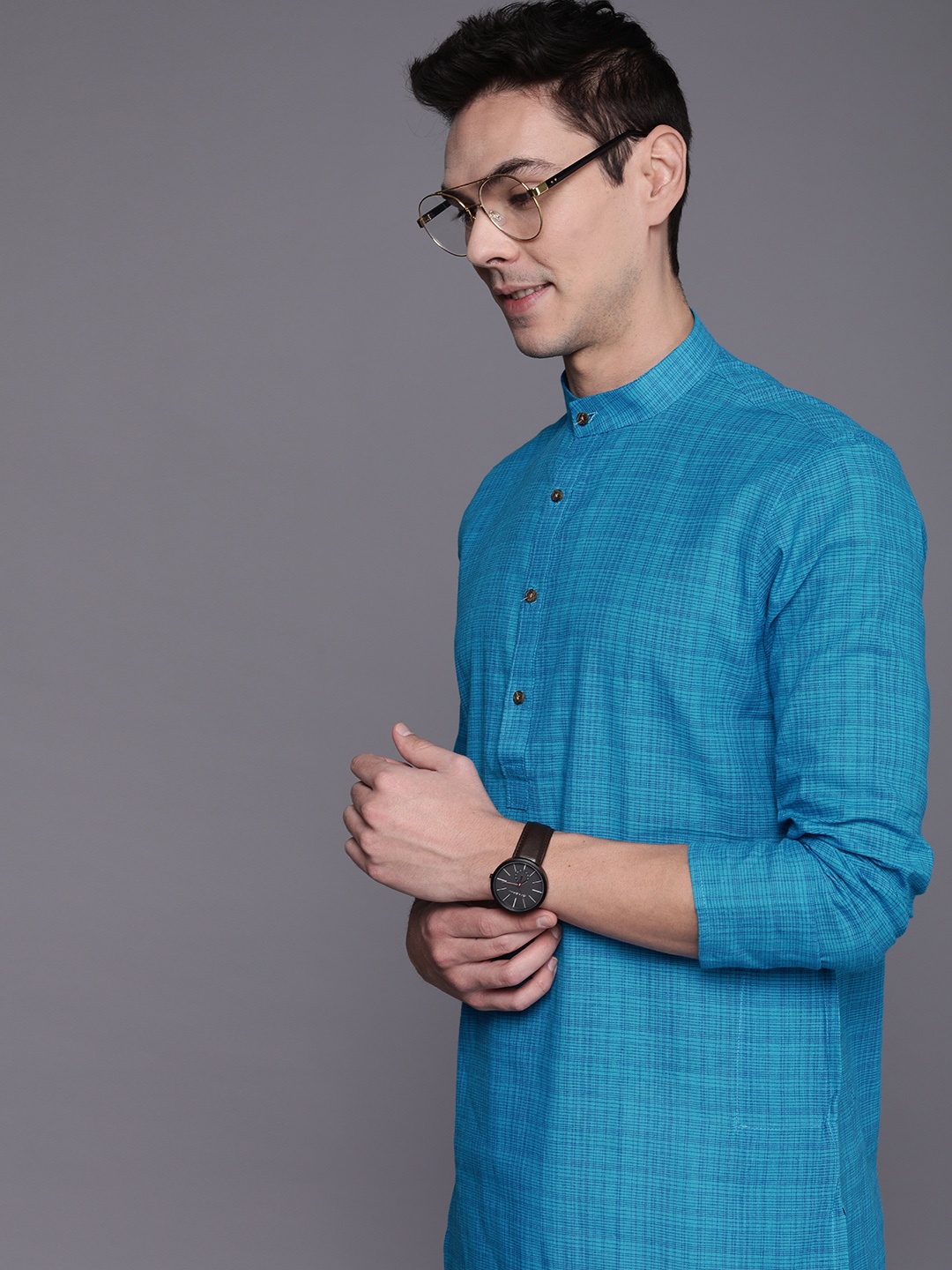 

Manyavar Men Blue Checked Kurta