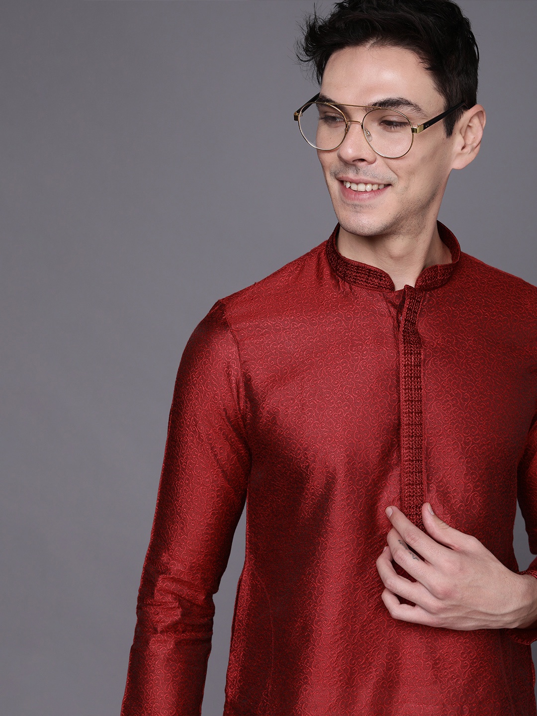 

Manyavar Men Maroon Regular Kurta with Churidar