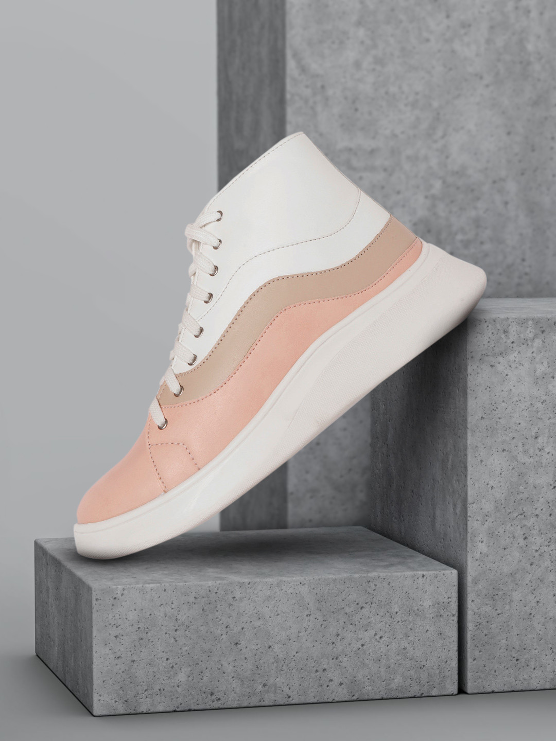

Roadster Women White & Peach-Coloured Colourblocked Mid-Top Sneakers