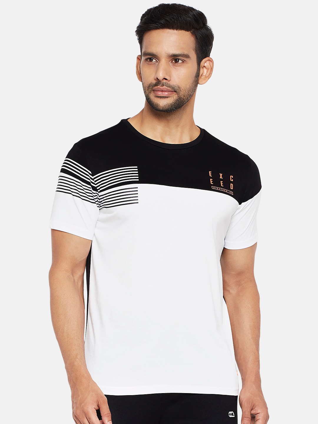 

Ajile by Pantaloons Men White & Black Colourblocked Slim Fit T-shirt