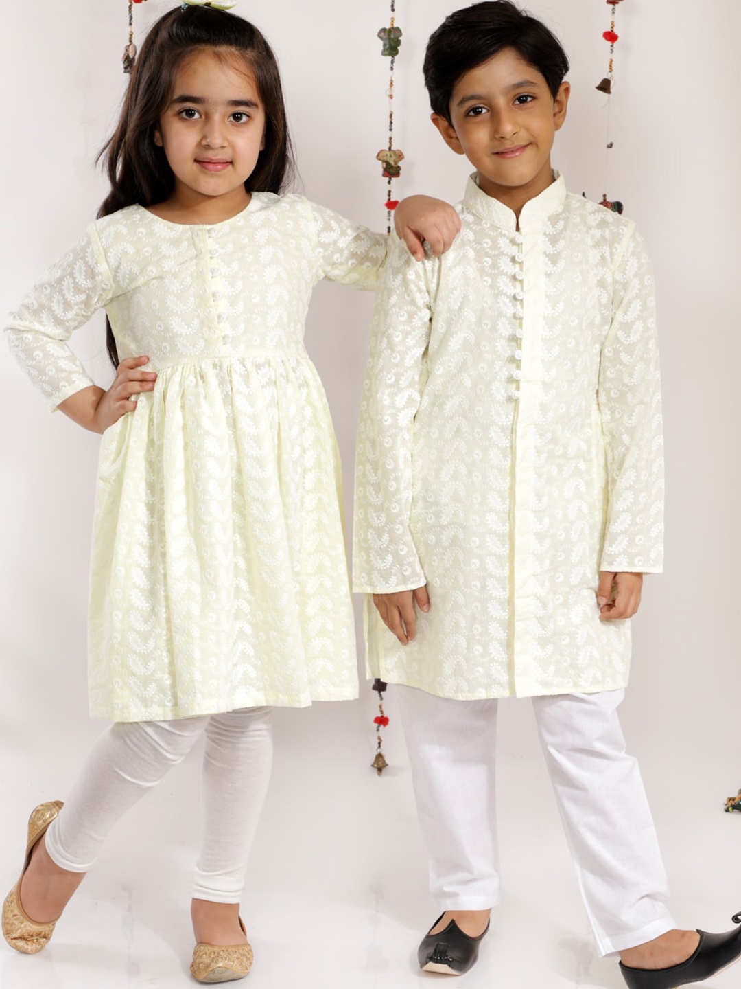 

VASTRAMAY Girls Yellow & White Pure Cotton Anarkali Kurti and Leggings