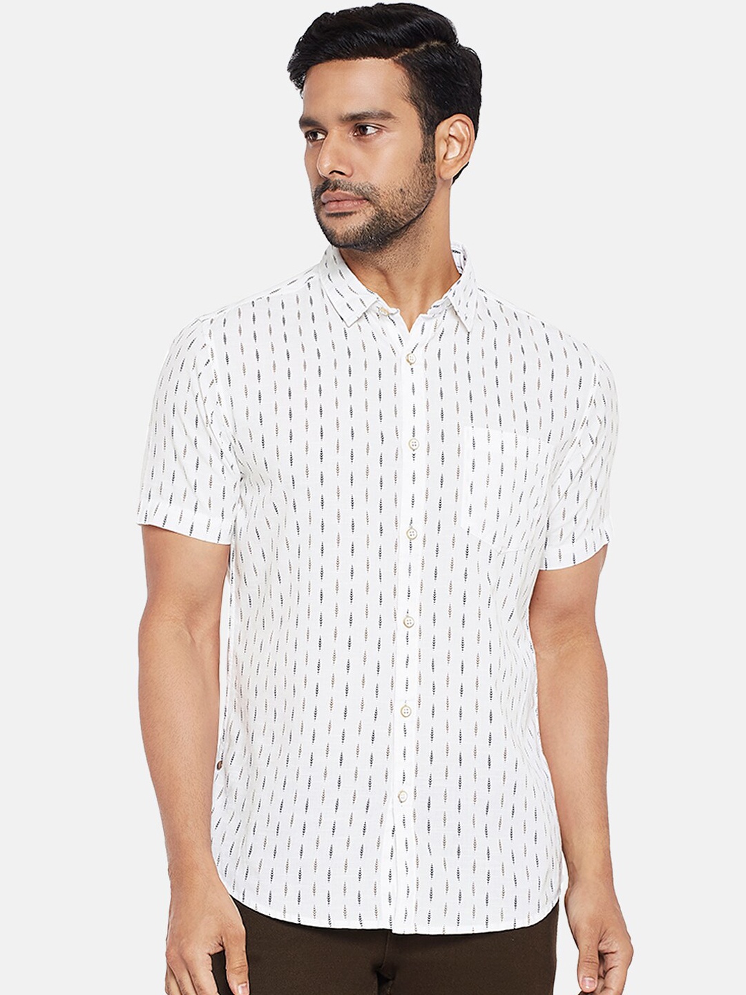 

BYFORD by Pantaloons Men Off White Slim Fit Printed Casual Shirt