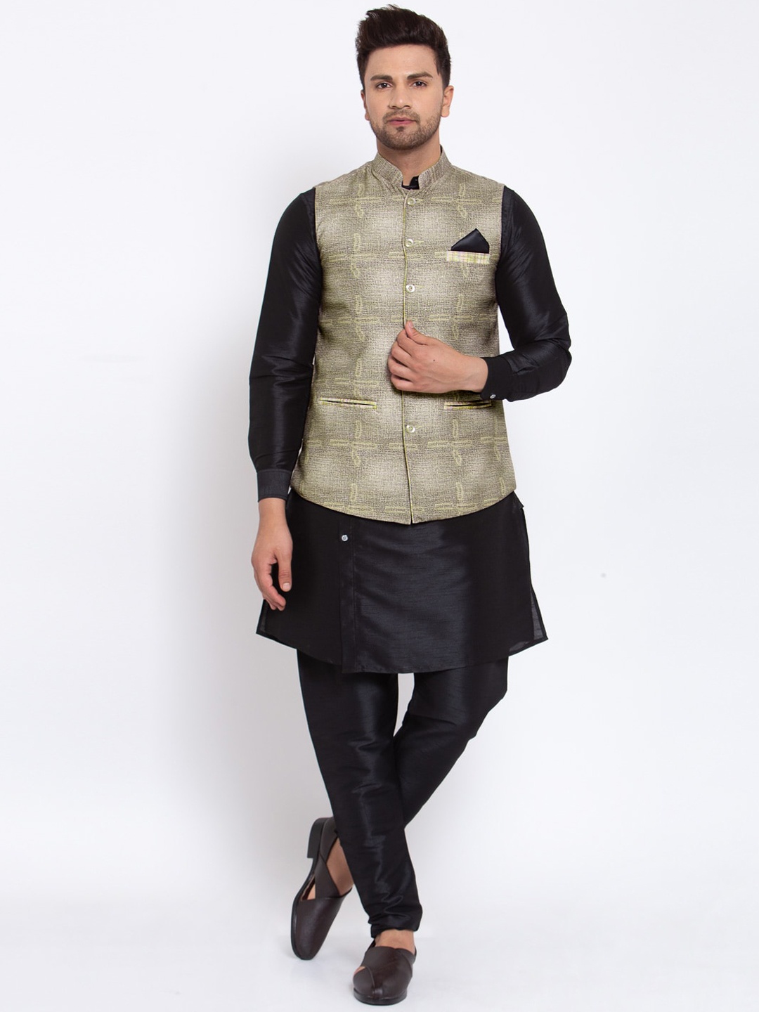 

KLOTTHE Men Black Kurta with Churidar & Nehru Jacket