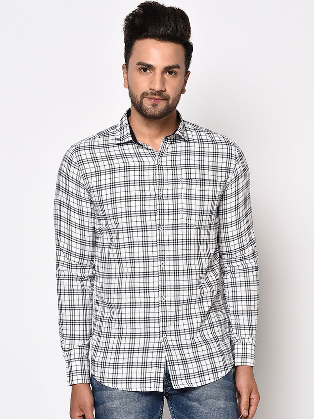 

METTLE Men White & Black Regular Fit Checked Casual Shirt