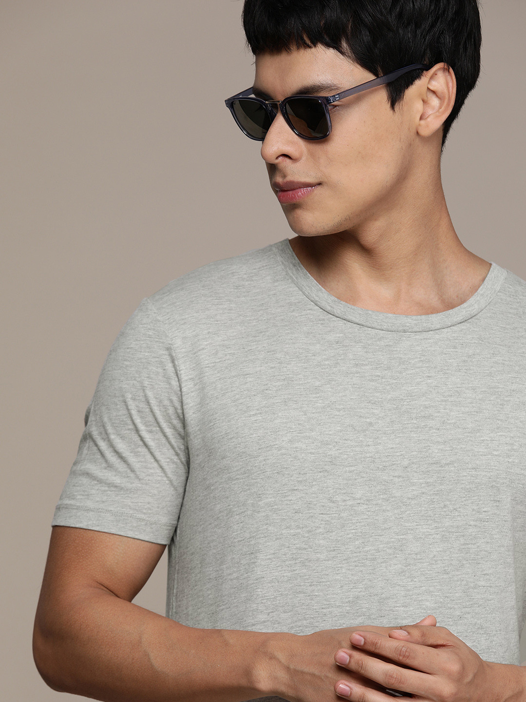 

SELECTED Men Grey Slim Fit T-shirt