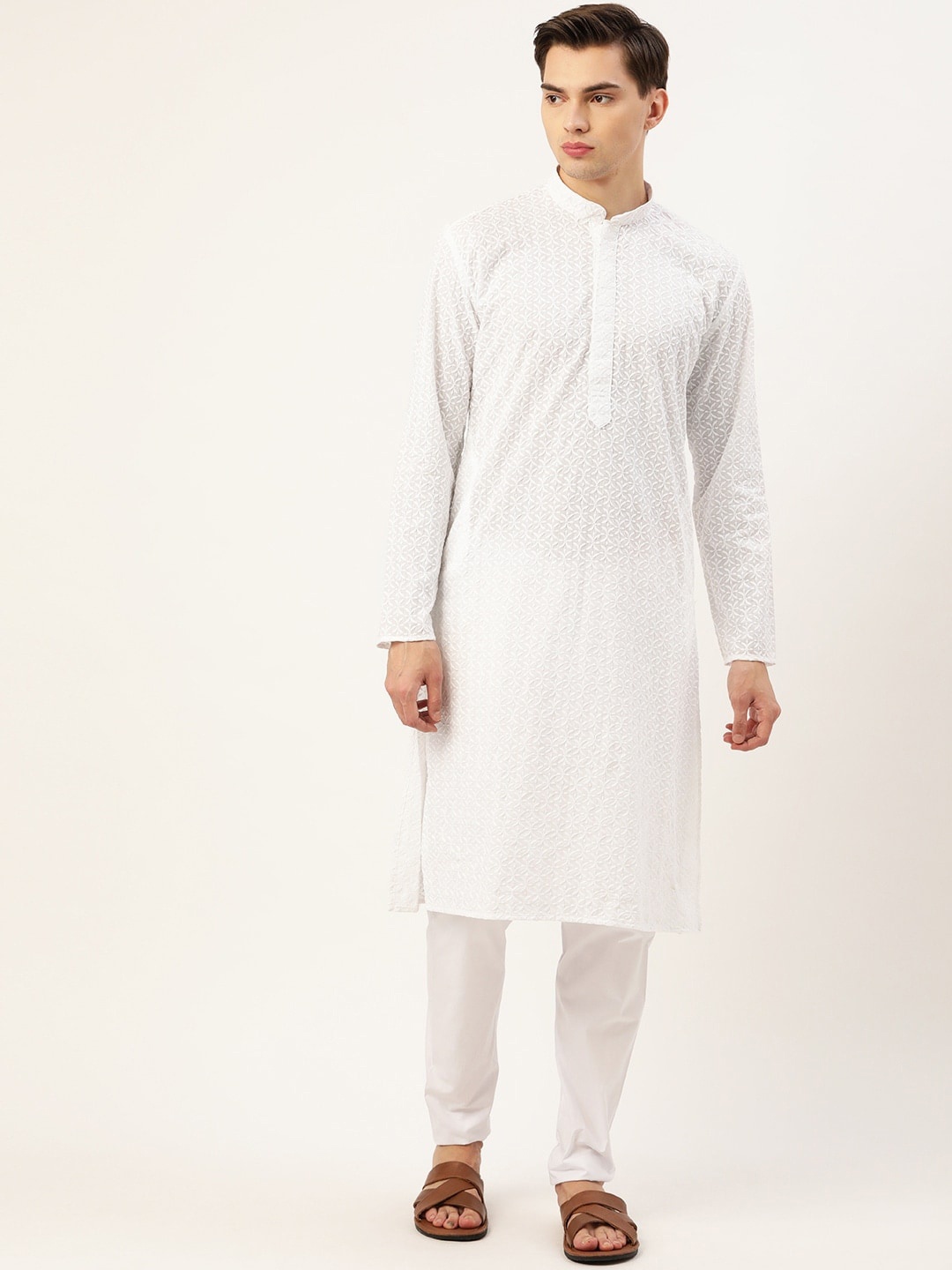 

RAJUBHAI HARGOVINDAS Men White Cotton Chikankari Embroidered Straight Kurta