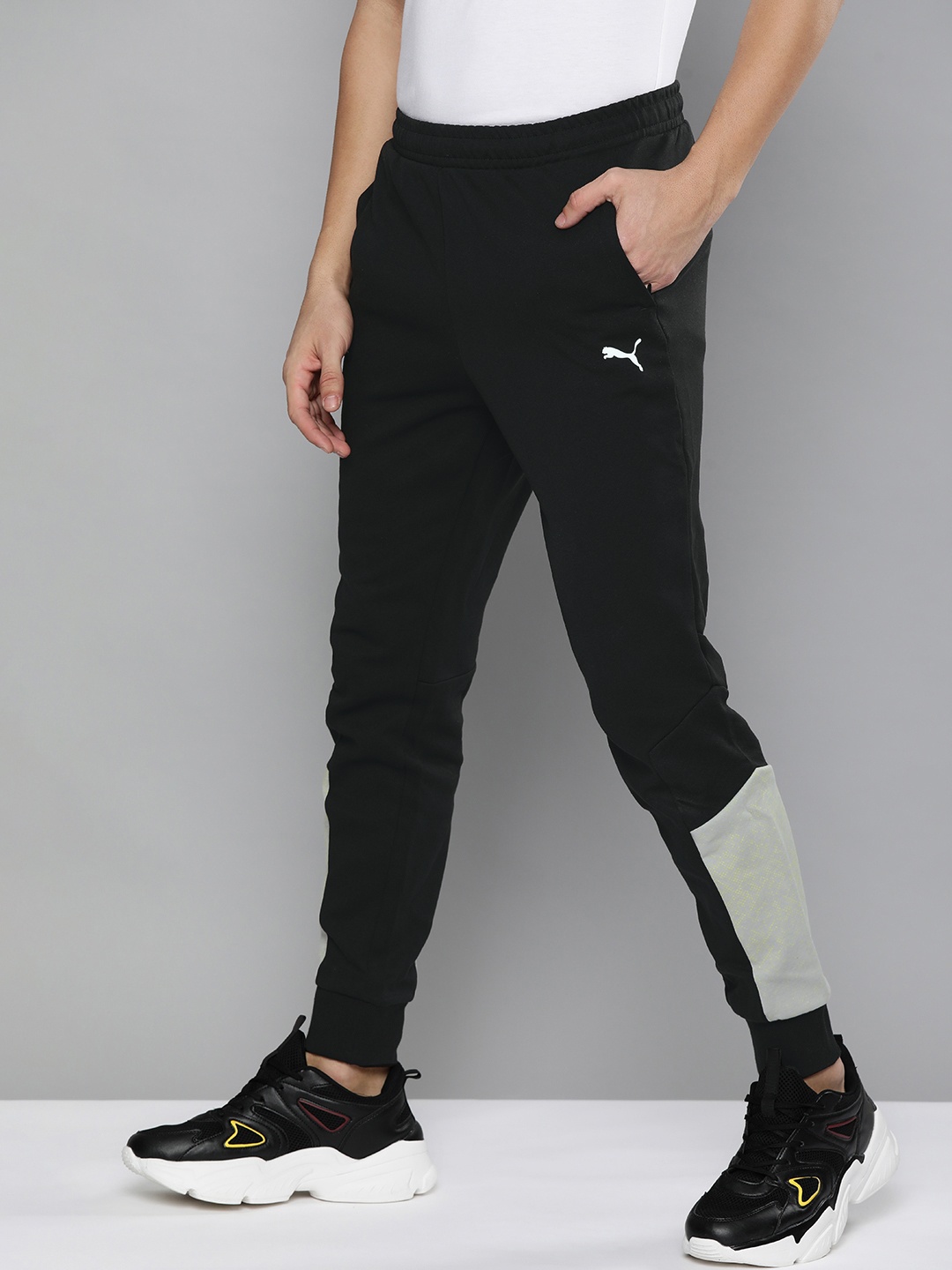 

Puma Men Black Solid Mercedes F1 MCS Knitted Joggers